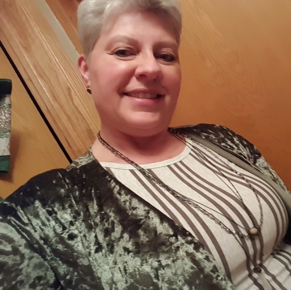 Meet your Posher, Sherrylynn - Picture 1 of 1